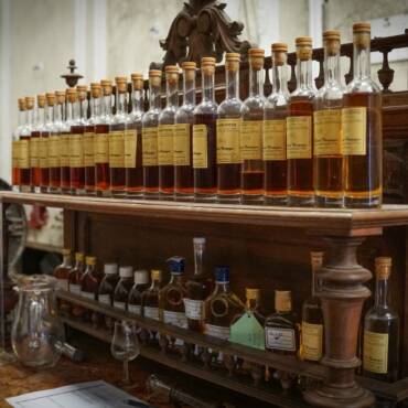 Cognac-Definition-Origine-et-Secrets-de-Fabrication-Cognac-Festival-scaled.jpg